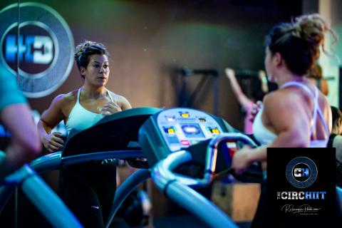 Fitness lover doing her thing in a CircHIIT Class.
